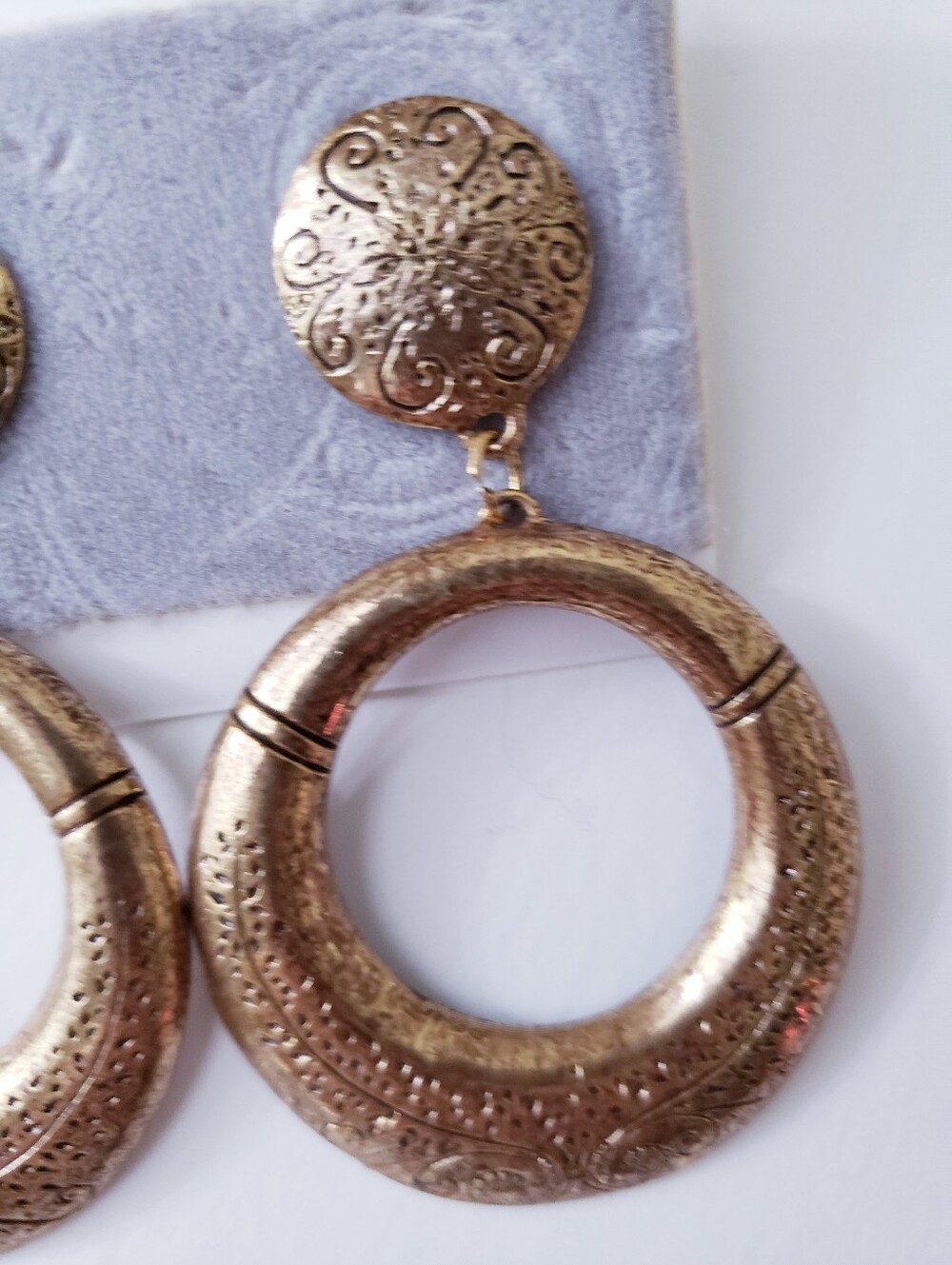 Vintage Line One Round Hoop Earrings - Picture 6 of 7